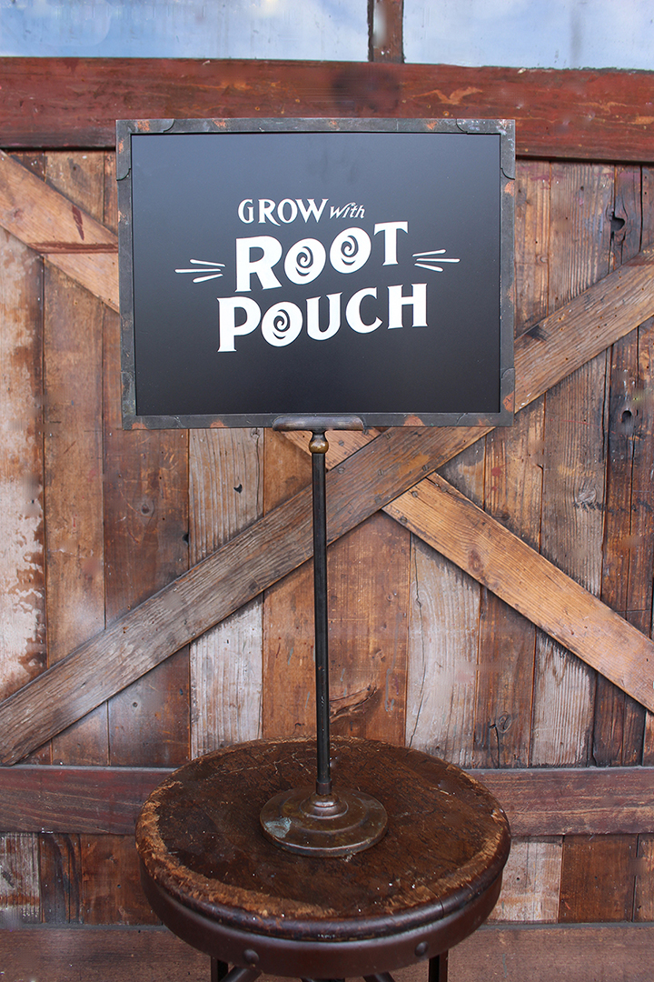 root pouch ルーツポーチ看板　ルーツポーチサイン