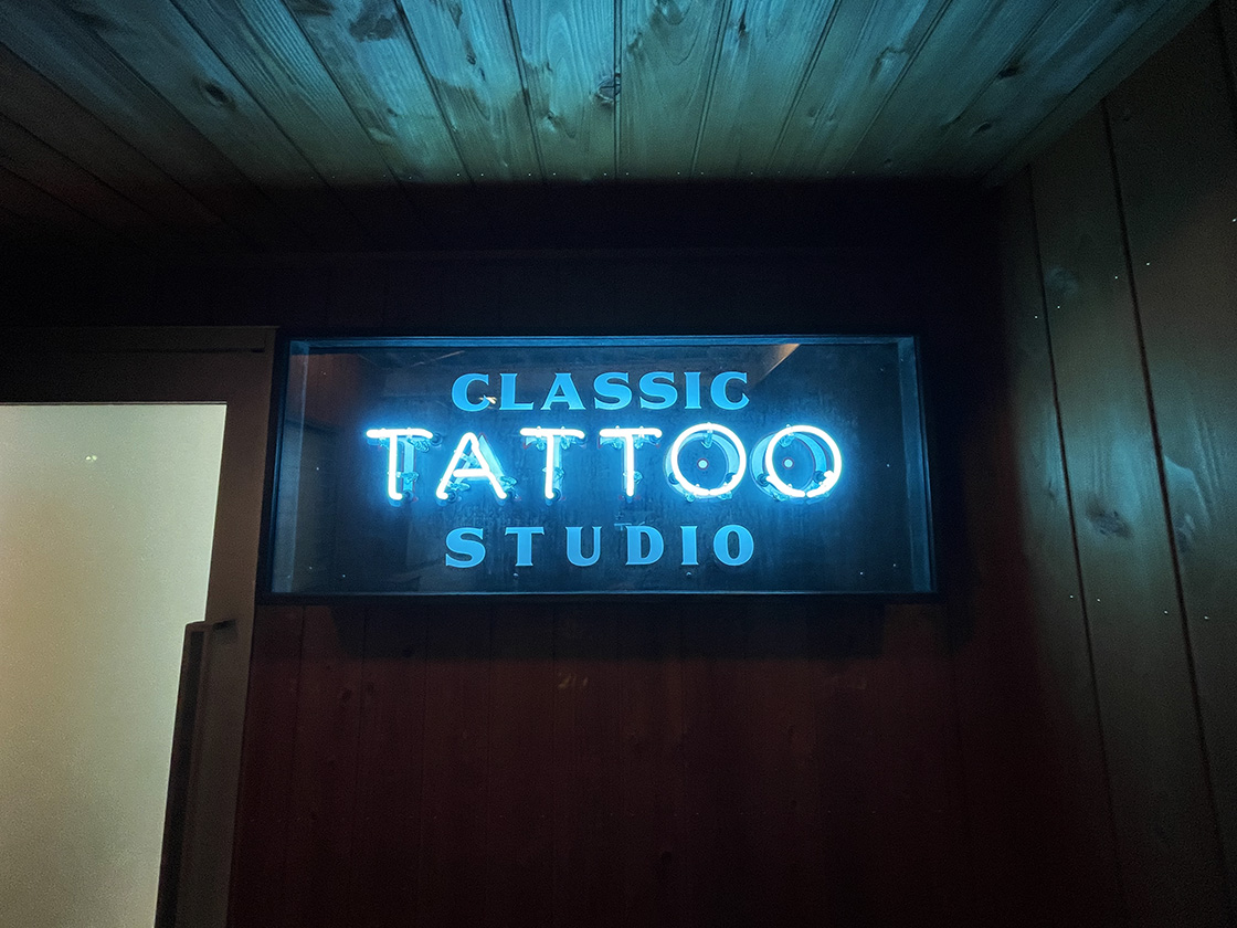 ネオンサイン　タトゥーショップサイン　TATTOO看板　